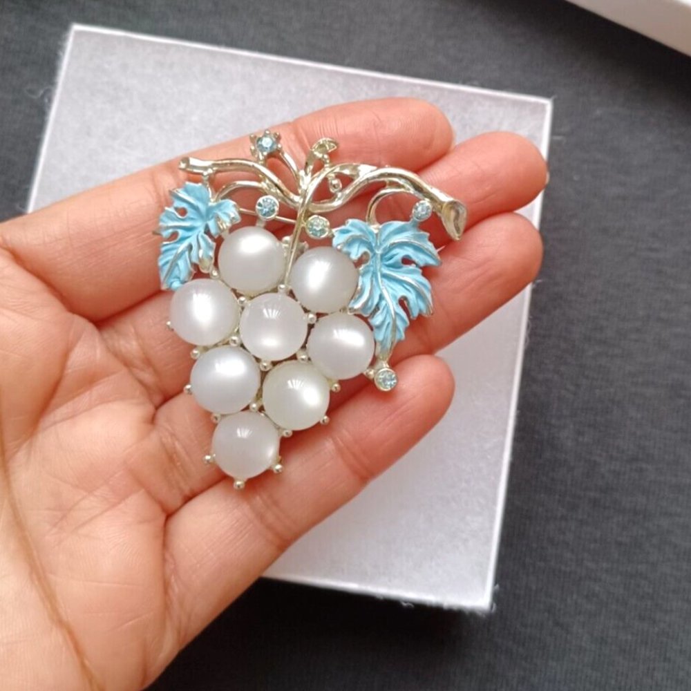 Vintage silver white blue OPALESCENT MOONGLOW RHINESTONE GRAPE BROOCH pin large